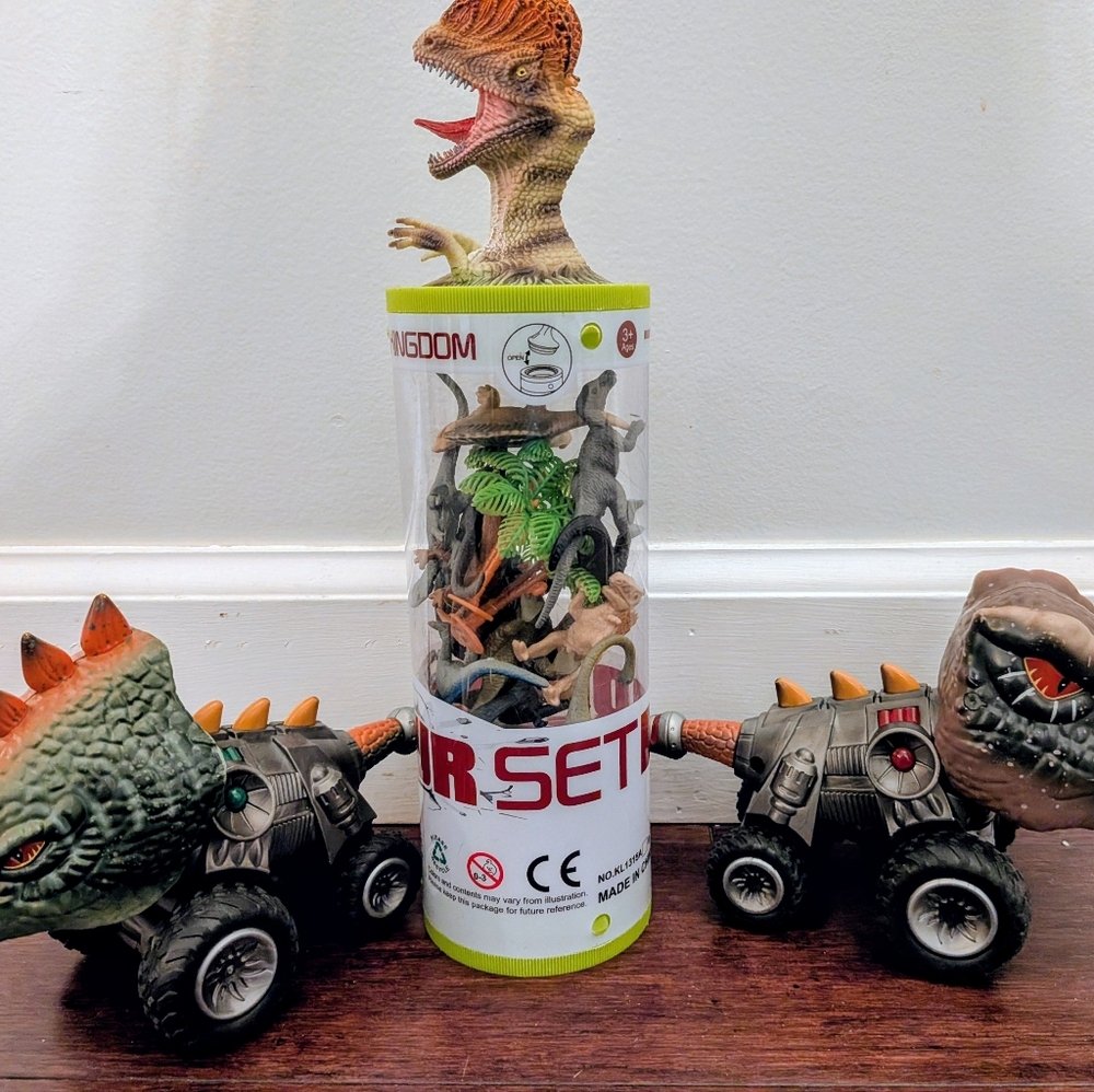 Dinosaur Lot-Maxx Action Dyborg And Tryceratops Light Up/Noise Action Playset -
